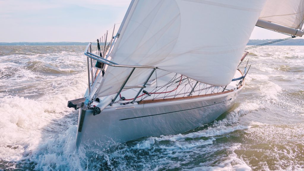 Segelschiff in aufgewuehlter See - Petra Isabel Schlerit - Trainerin für Fuehrungskompetenzen - Navigieren - Stabilisieren - Umsetzen